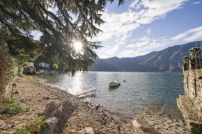 Casa Agatha Lenno- luxury air conditioned village home by Italian Apartments Lenno